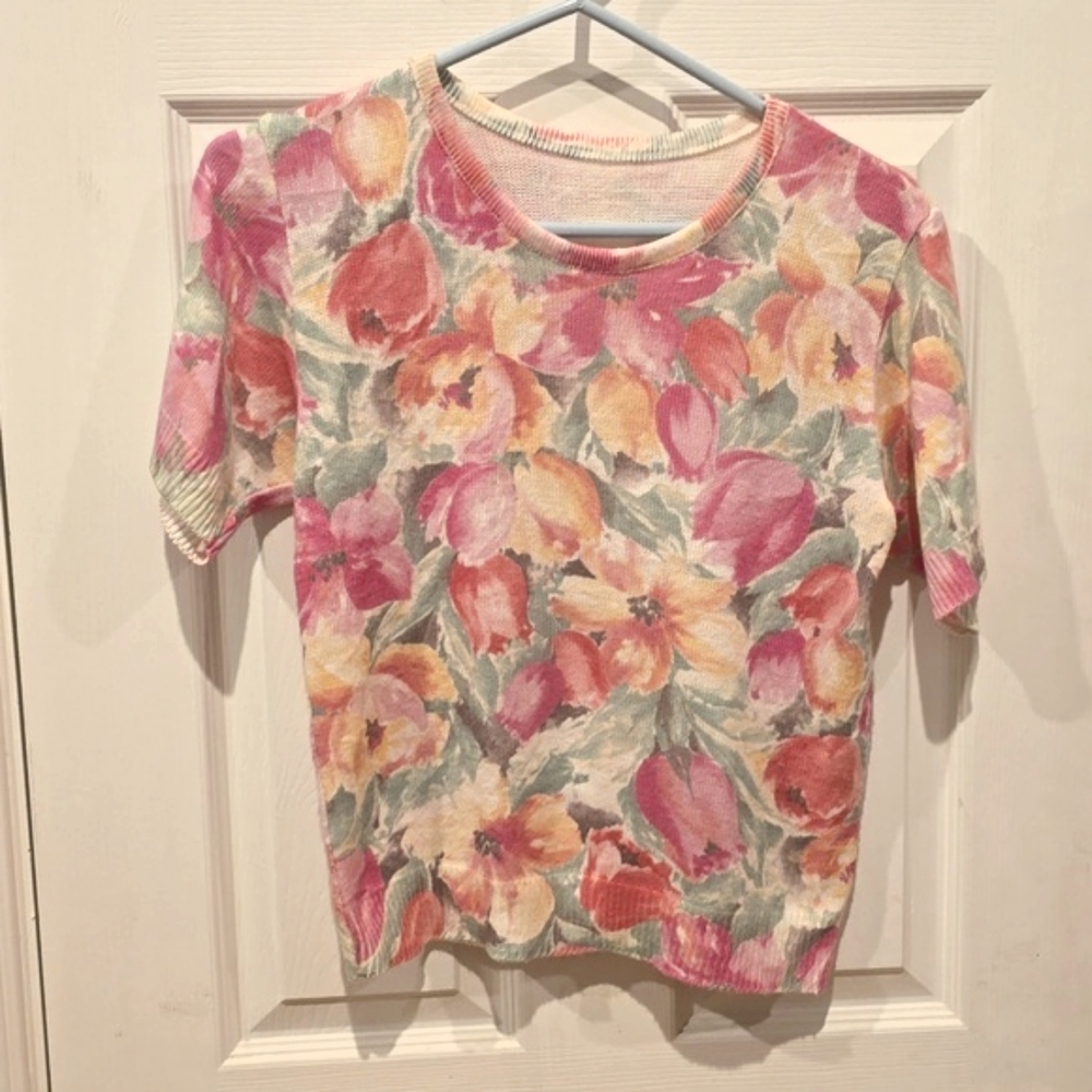 Lovely soft floral top, excellent condition